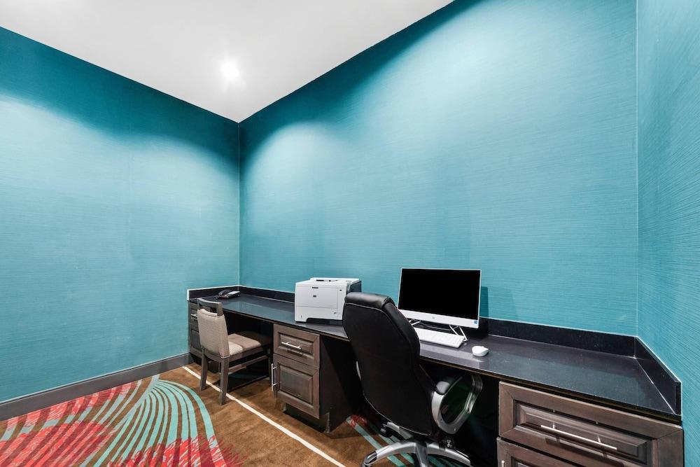 Quality Inn & Suites Pearsall photo 47