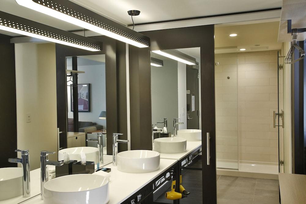 Aloft Chicago Mag Mile photo 15
