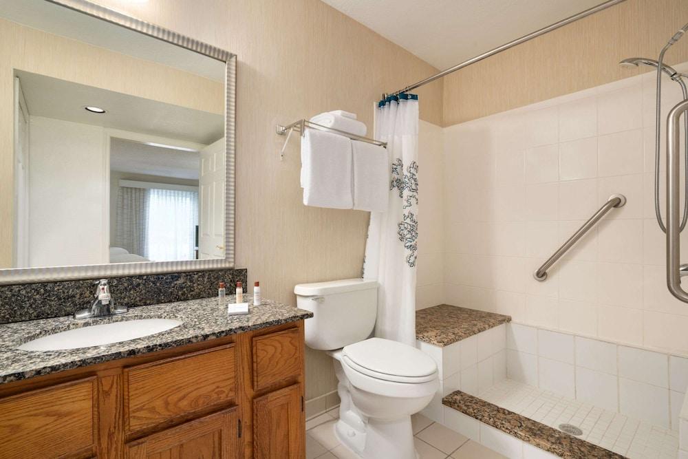 Hawthorn Suites by Wyndham Tinton Falls photo 32