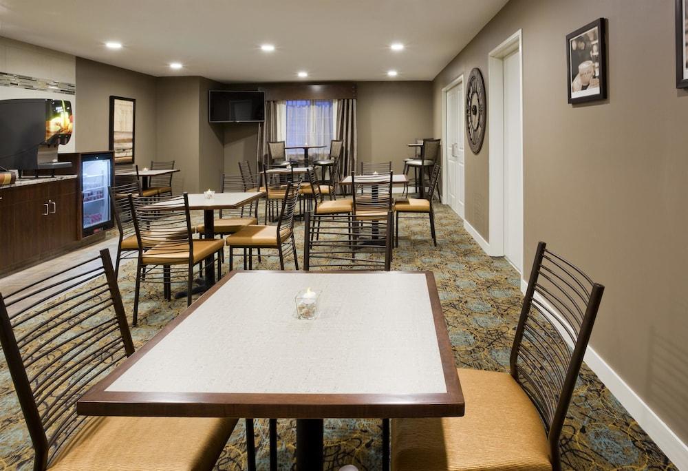 GrandStay Delano photo 14
