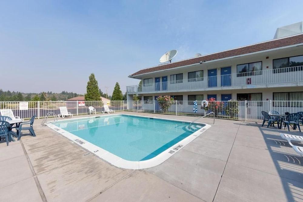 Shasta Vista Inn & Suites — hotel in Weed