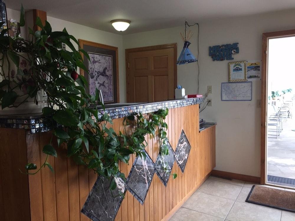 Going-To-The-Sun Inn & Suites photo 2