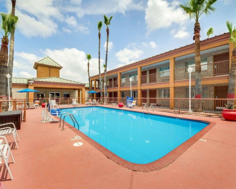 Econo Lodge Inn & Suites Eagle Pass photo 5