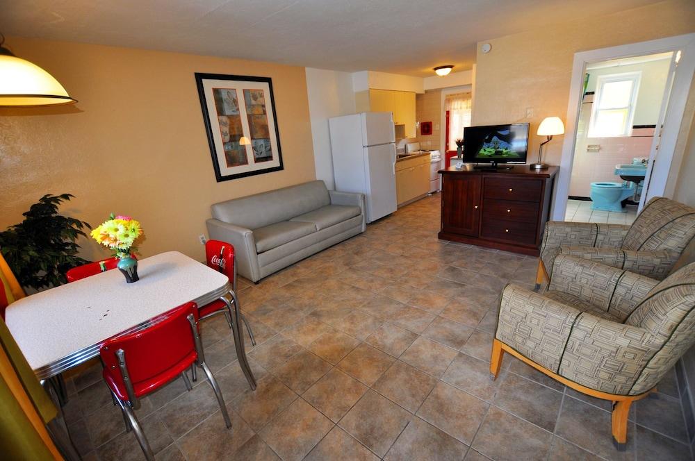 Nantucket Inn & Suites photo 12
