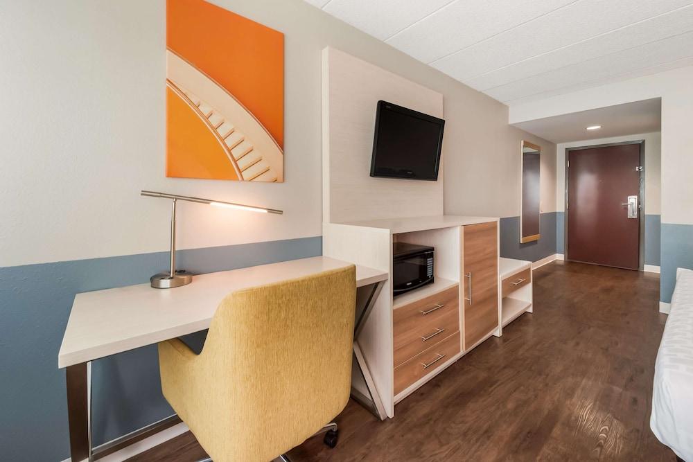 Baymont by Wyndham Westampton photo 10