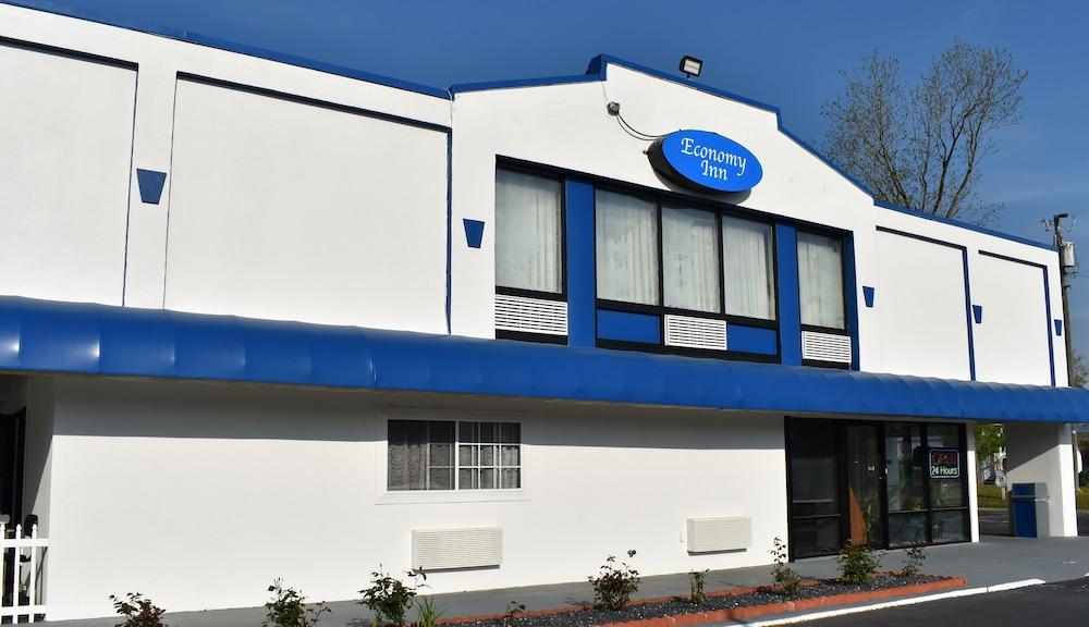 Economy Inn photo 8
