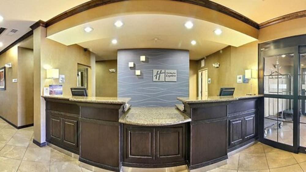 Holiday Inn Express Hotel & Suites Clovis by IHG photo 2