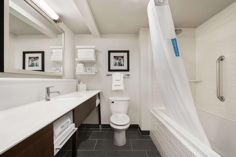 Hampton Inn New Orleans-St. Charles Ave./Garden District photo 8