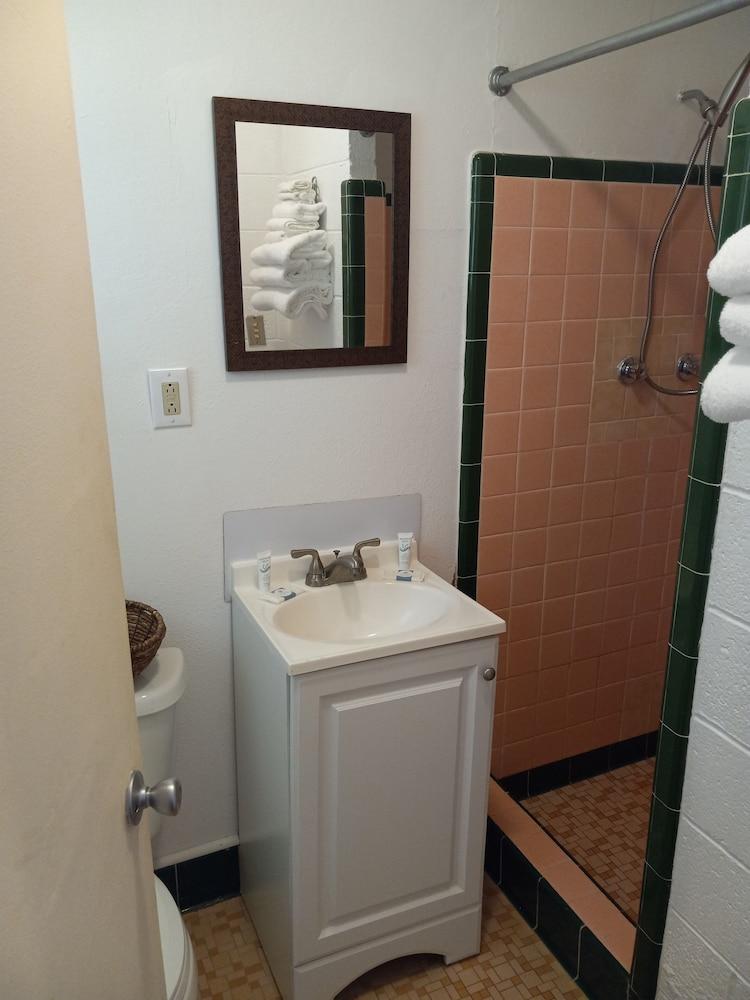 Cedar Falls Motel photo 15