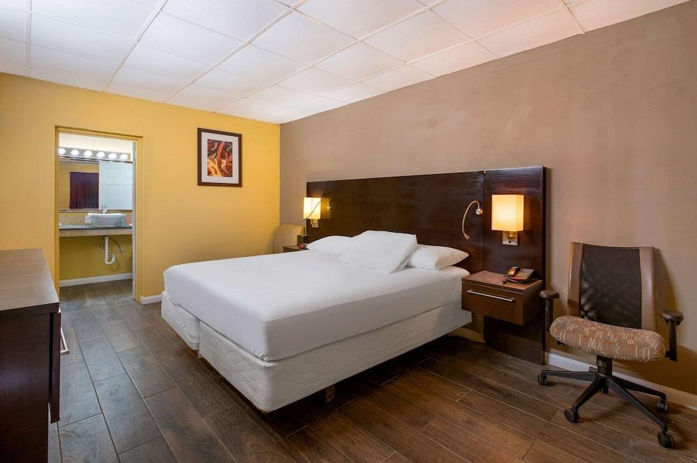 Econo Lodge Gretna - New Orleans photo 12