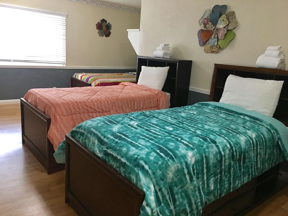 Traveler's Bed & Breakfast Hostel photo 30