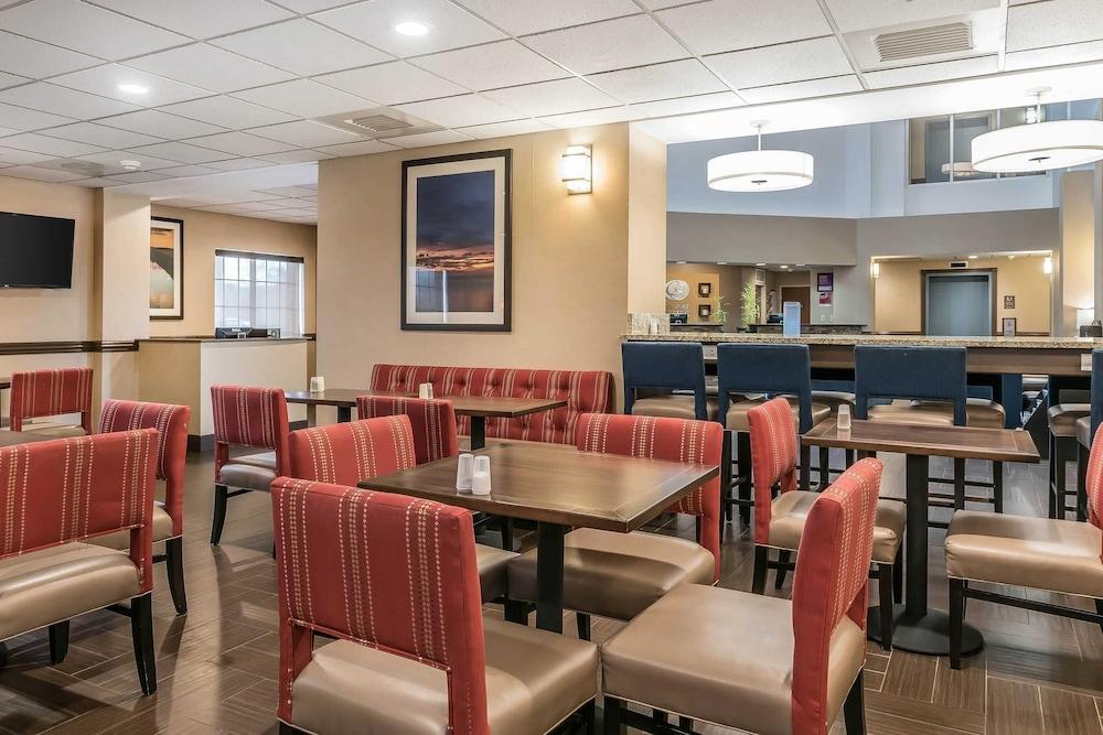 Comfort Suites Springfield I-70 photo 92