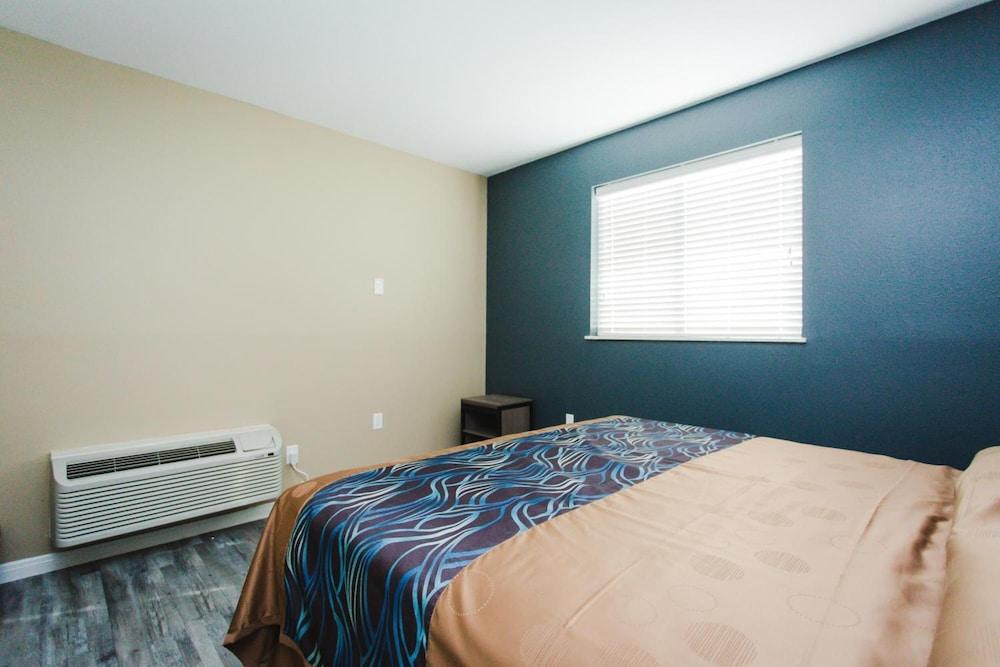 Budget Host Inn and Suites photo 14