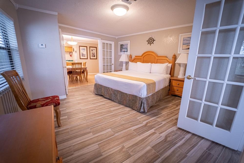 Dockside Inn & Resort photo 36