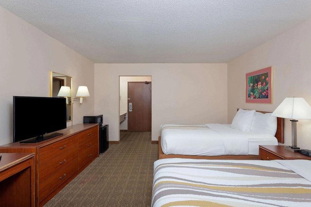 Norwood Inn & Suites by BlissPoint Post Rd Indianapolis photo 15