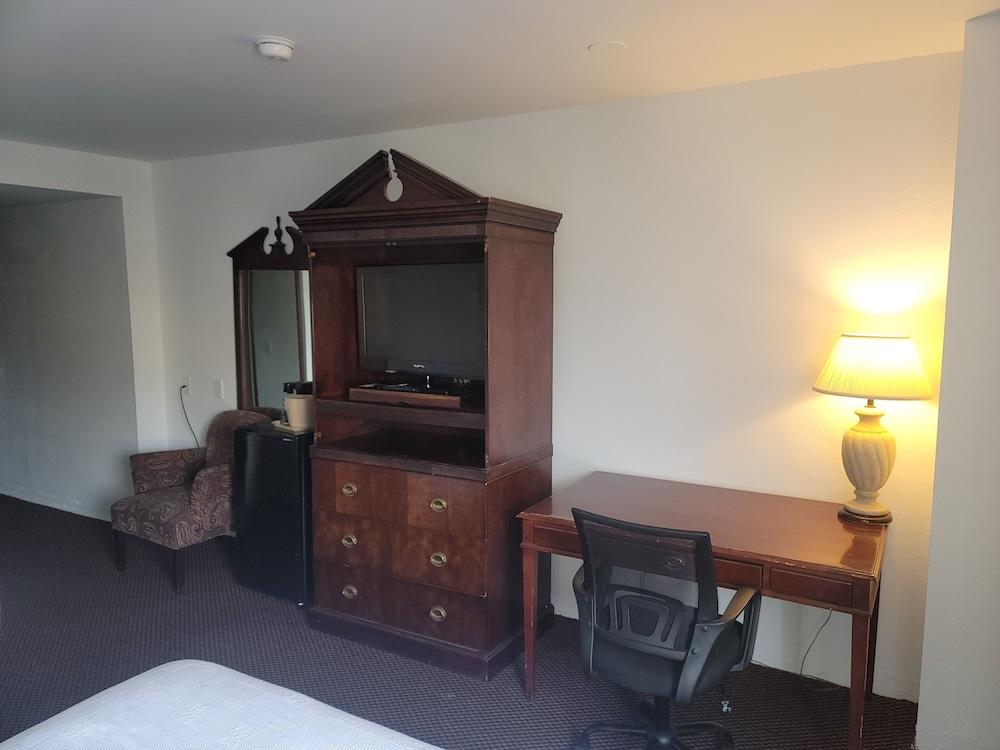 The McLure Hotel and Conference Center photo 19