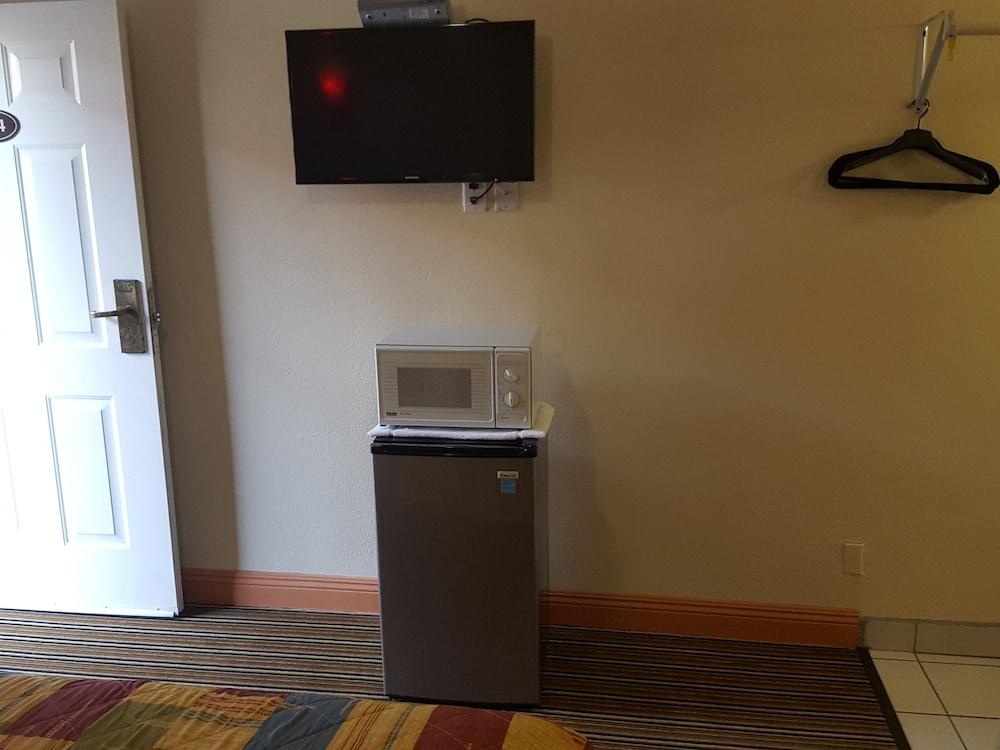 Travel Inn Motel photo 18