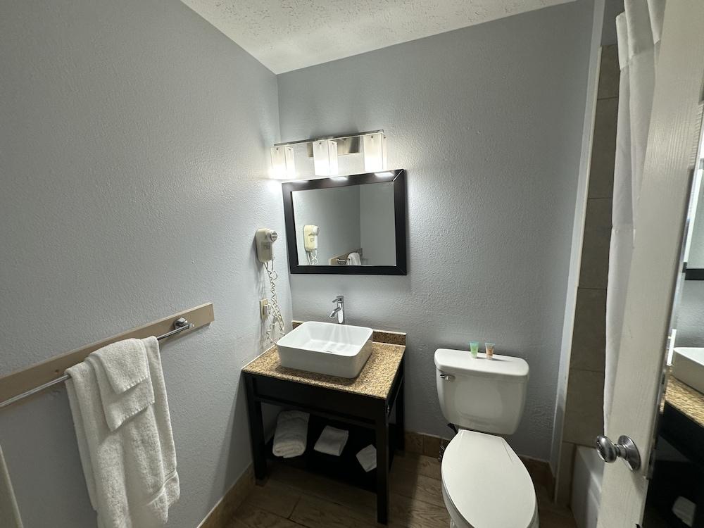 I65 Studio Suites photo 3
