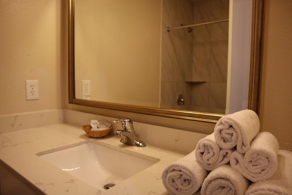 Capri Motel photo 15