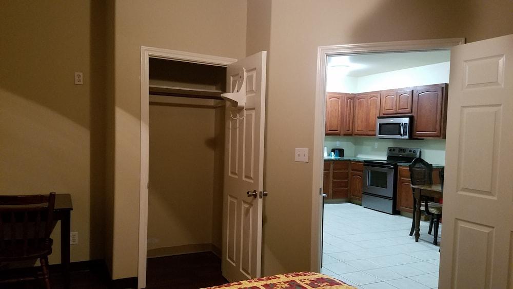 Crossroads Inn & Suites photo 3