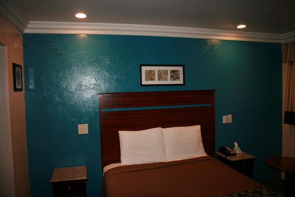 Civic Center Lodge photo 20