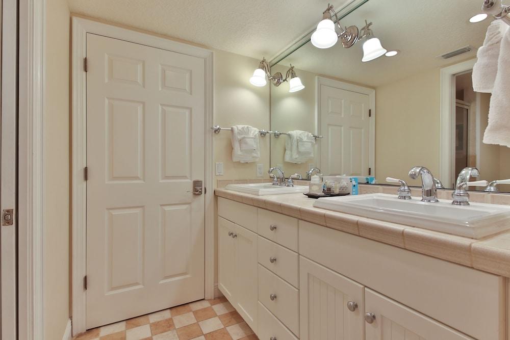 Tortuga Inn Beach Resort photo 56