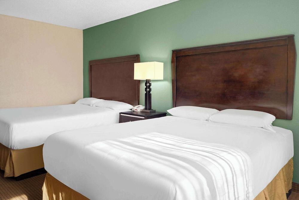 Travelodge by Wyndham Gaylord photo 17