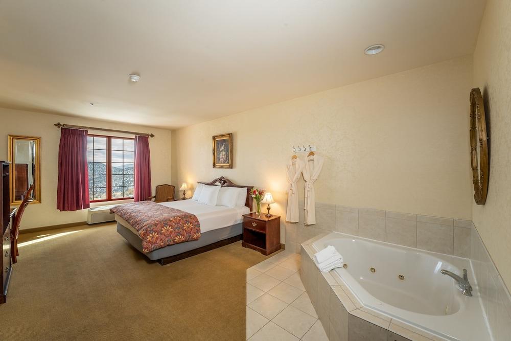 Silverland Inn and Suites photo 13