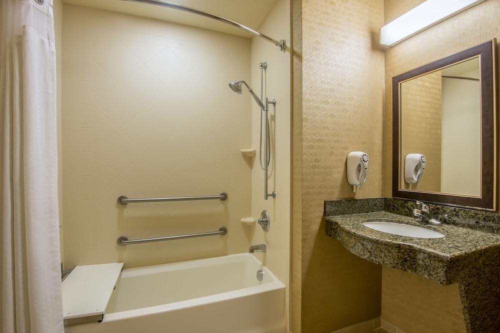 Holiday Inn Express Hotel & Suites Clovis by IHG photo 25