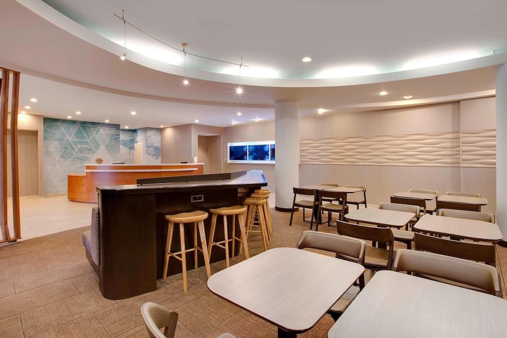 Springhill Suites Marriott Airport photo 14