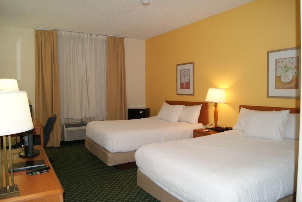 Baymont by Wyndham Coon Rapids photo 29
