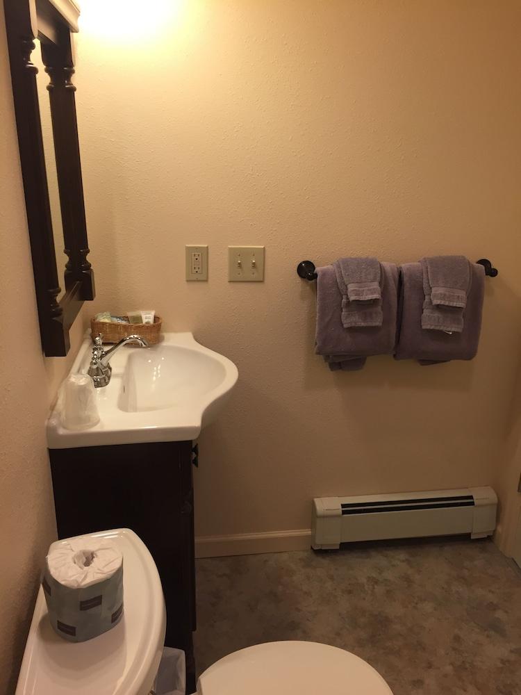 Mansion House Motel photo 25