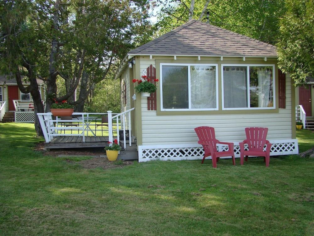 Bay Leaf Cottages & Bistro photo 40