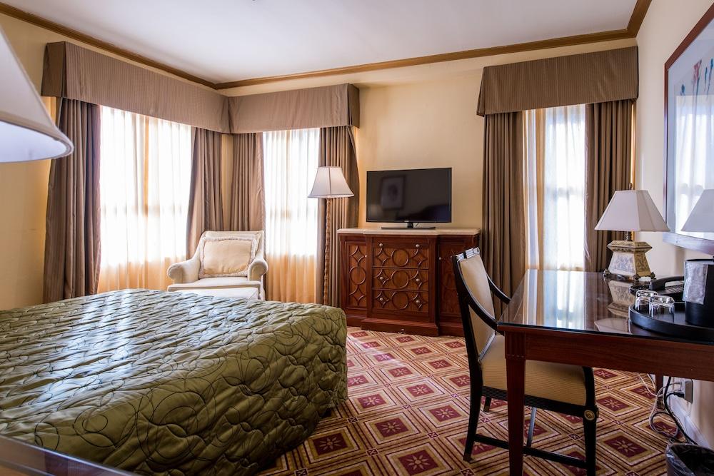 Embassy Hotel photo 21