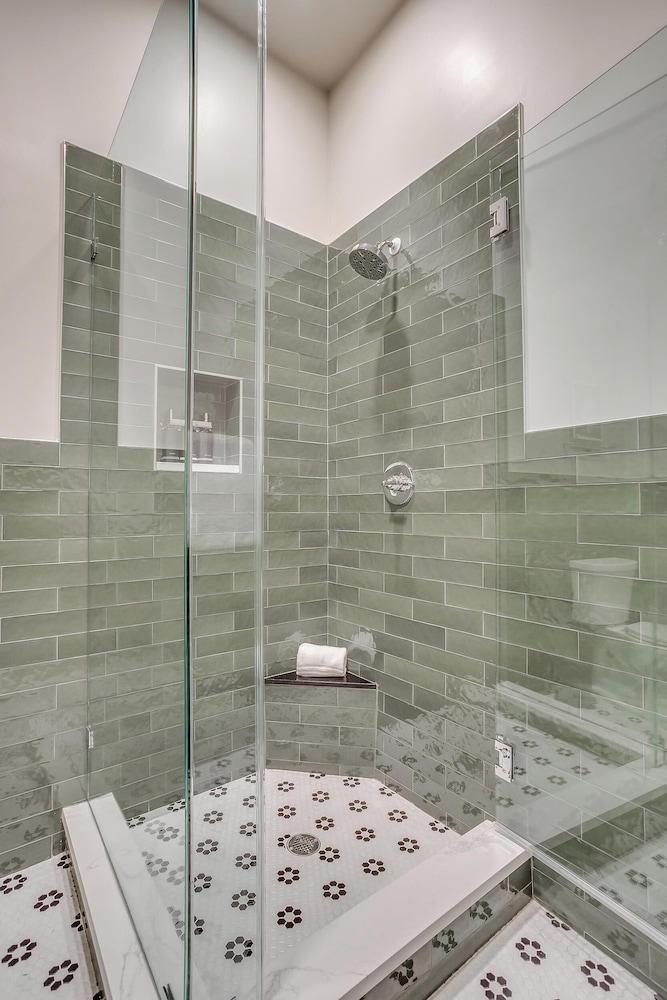 Nutt House Hotel photo 42
