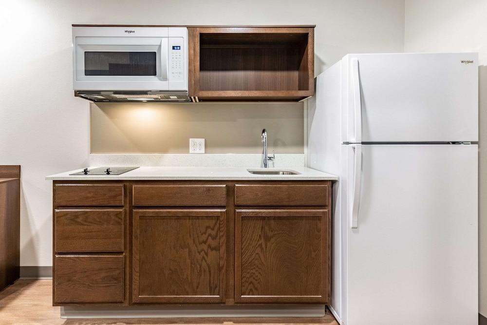 WoodSpring Suites Indianapolis Airport South photo 20