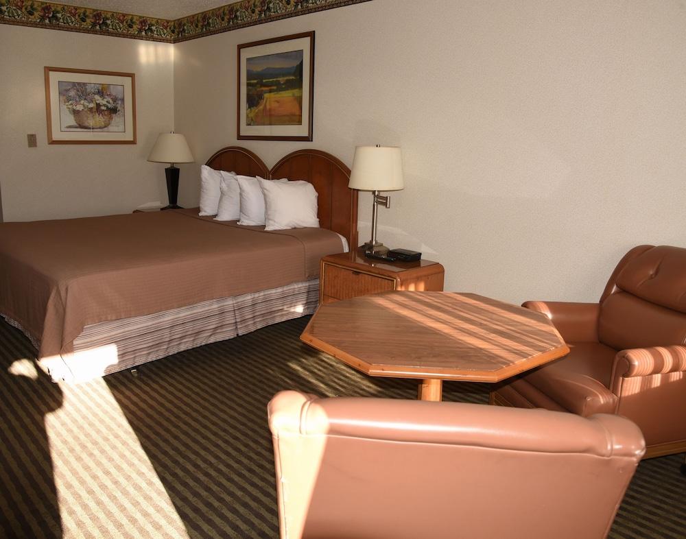 Thunderbird Motel photo 3