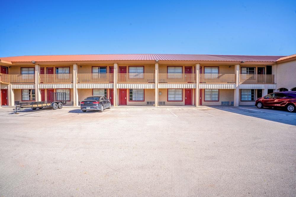 Lone Star Inn by OYO Vernon Texas Hwy 287 photo 42