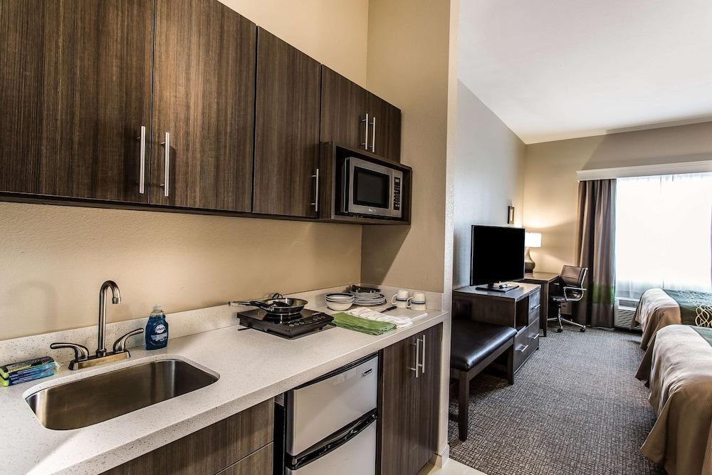 Comfort Inn & Suites Snyder photo 17