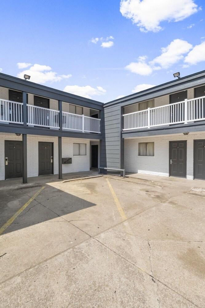 LTA Suites Brookside photo 28