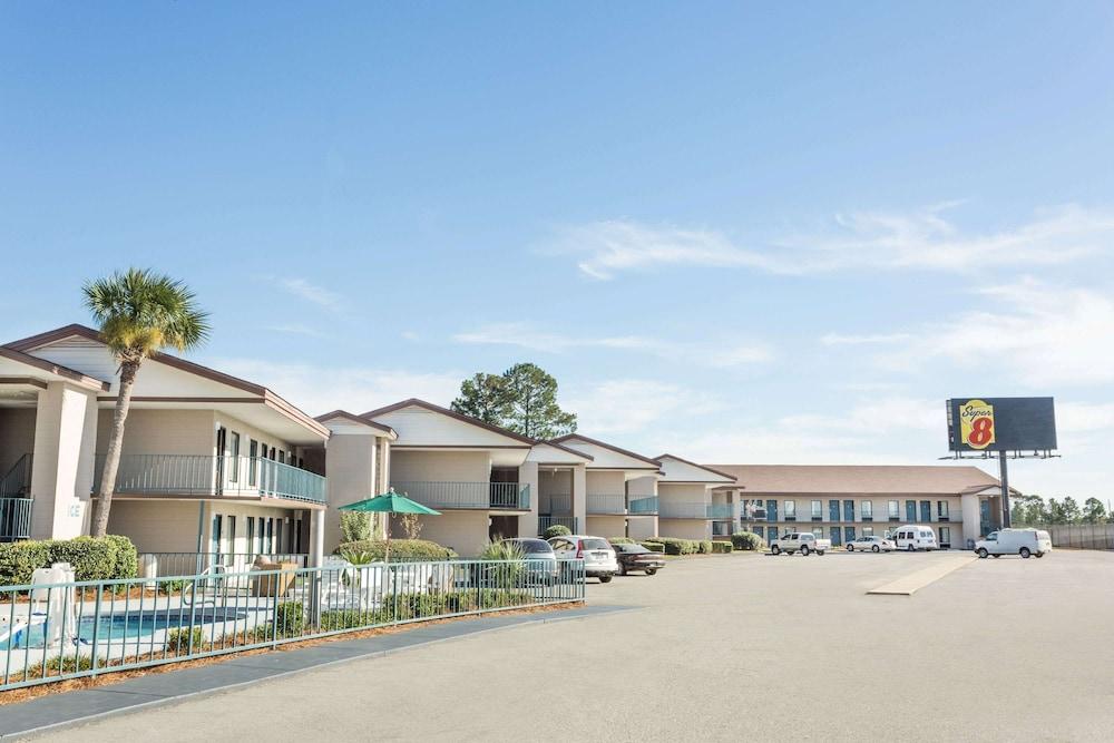 Super 8 by Wyndham Adel GA I-75 photo 1