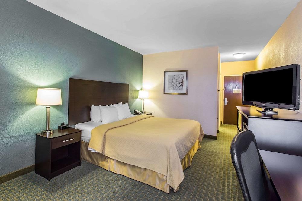 Quality Inn Fitzgerald photo 13