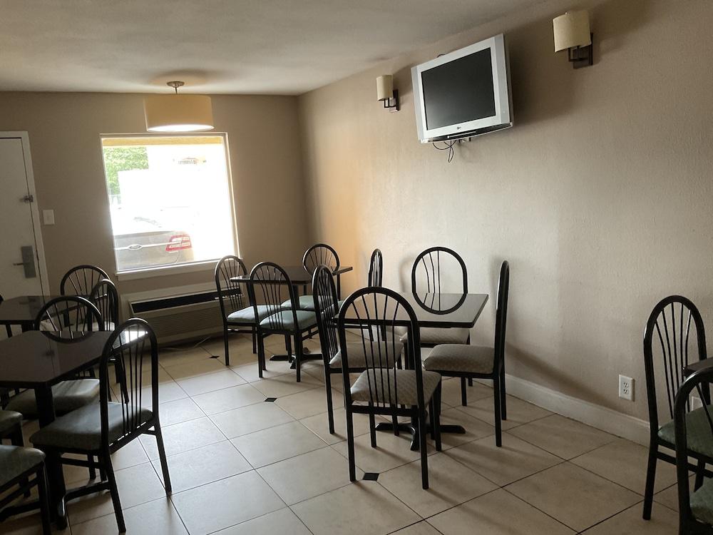 Super 8 by Wyndham Chattanooga/East Ridge photo 27