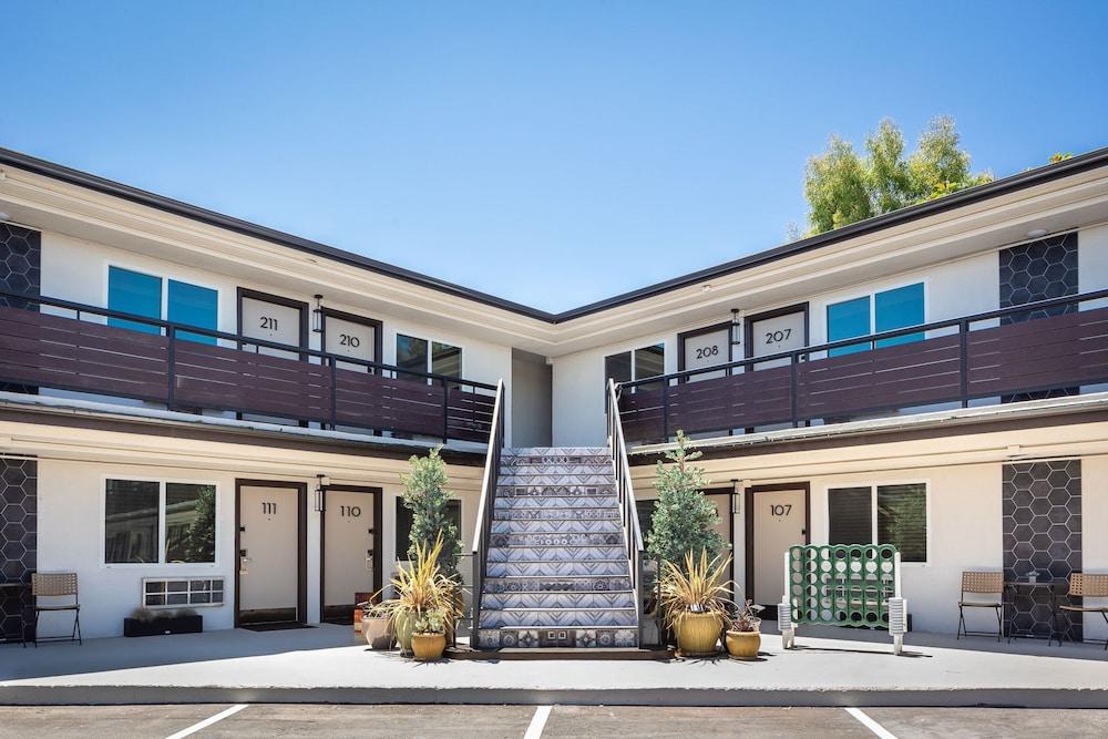 California Inn photo 49