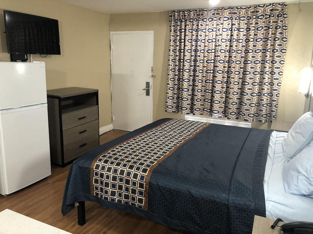 Luxury Inn & Suites photo 2