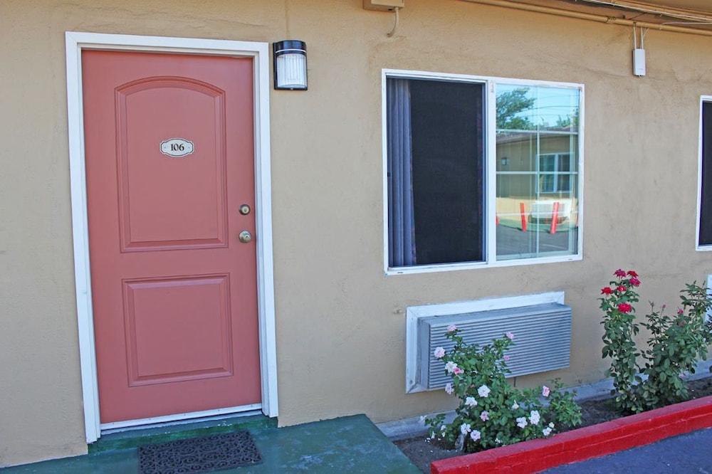 Royla Motel photo 26