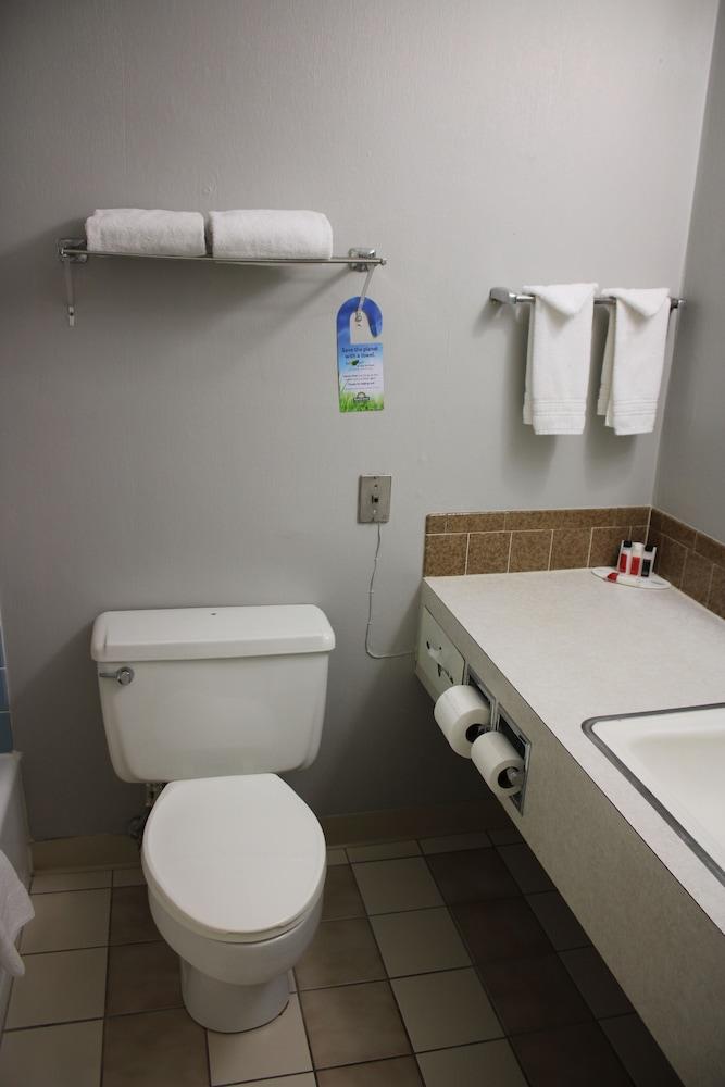 Days Inn by Wyndham Hays photo 34