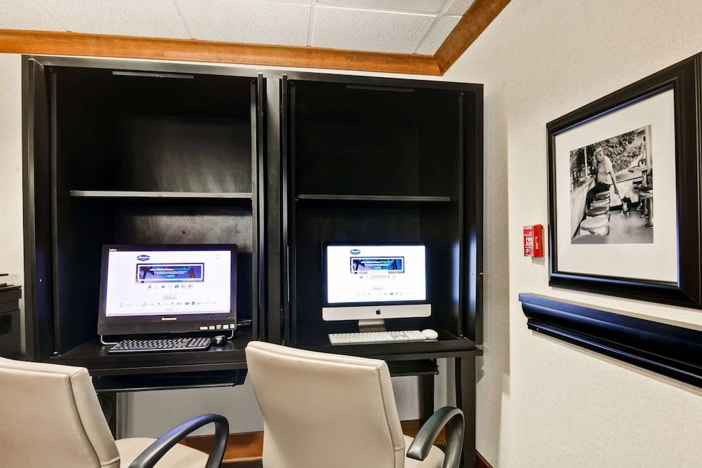 Hampton Inn Memphis-Poplar photo 36