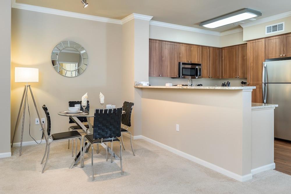 Global Luxury Suites Baypointe Station photo 49