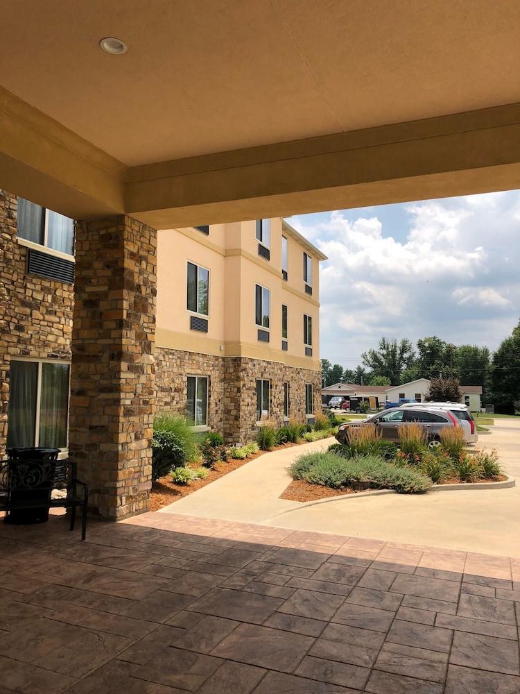 Country View Inn & Suites photo 10